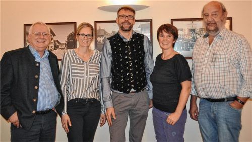 Die Spitzenkandidaten der Grassauer SPD (von links) sind Franz Heuberger, Marina Gasteiger, Stefan Kattari (Bürgermeisterkandidat), Katharina Schmuck und Olaf Gruß. Foto Eder