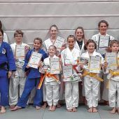 Zwei neue Blaugurt-Träger