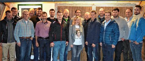 Diese Kandidaten gehen für die „Umlandliste Buchbach“ bei der Kommunalwahl an den Start.Foto  Rampl