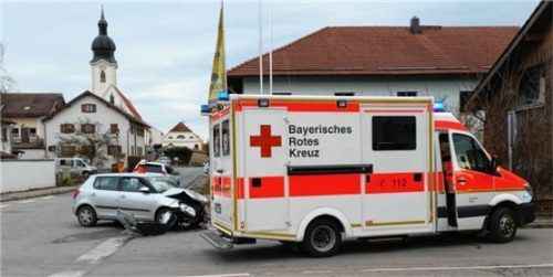 Dieser graue Pkw wurde beim Unfall beschädigt. Foto reinthaler
