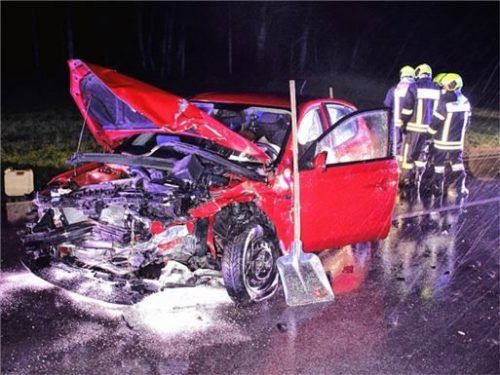 Dieses Auto wurde beim Unfall stark beschädigt. Foto Barth