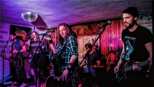 „Dino & The Heartbreaker“ mit Pelle Ericson, Vero Reiser, Danny Raygun, Joe und Roman Kaltner (von links) sorgten für Superstimmung.