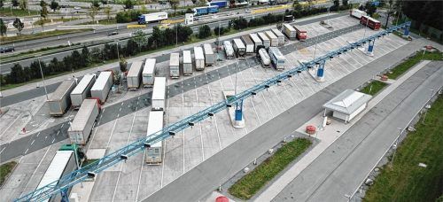 Durch das Kolonnenparken hat der Rastplatz „Inntal West“ deutlich mehr Kapazität für Lastwagen.Foto freistaat bayern