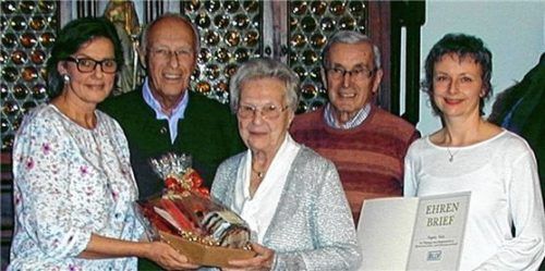 Ehrungen beim BLLV: (von links) Vorsitzende Edith Krieger-Gartner, Peter Blab, Angela Köck, Emil Kaser sowie Zweite Vorsitzende Martina Huber. Foto RE