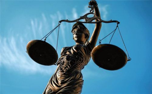 Ein 53-Jähriger muss viereinhalb Jahre hinter Gitter.