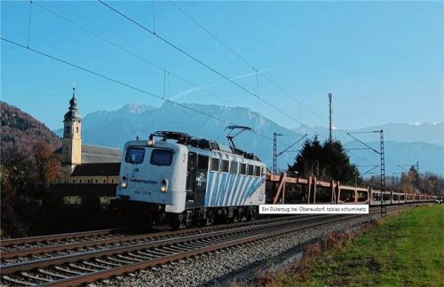 Ein Güterzug bei Oberaudorf auf dem Weg durchs Inntal.Foto schuminetz