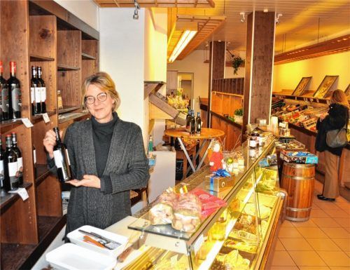 Ein letztes, trauriges Lächeln: Martina Holbl sperrt ihren Obst- und Gemüseladen zu. Foto  honervogt