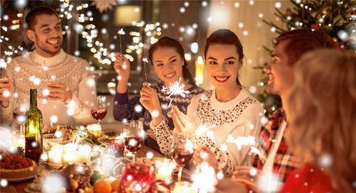 Ein wenig Glanz und Gloria dürfen an Weihnachten schon sein. Doch schön feiern lässt es sich auch nachhaltig. Foto Foto: Adobe Stock