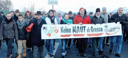 Einig in der Gegnerschaft:  Jahrelang brachte die Maut die Anrainer auf die Barrikaden. Foto dpa