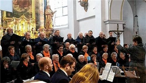 Erreichte die Herzen des Publikums: der Festchor Isen-Lengdorf. Foto red