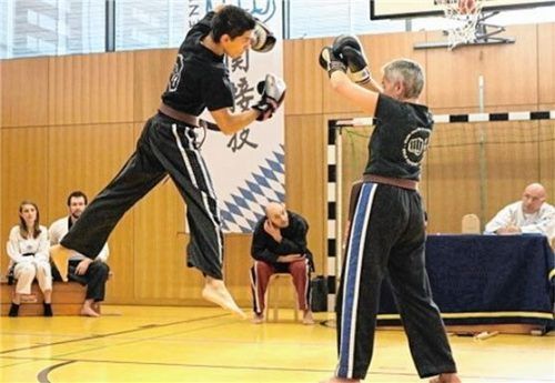 Fast drei Stunden dauerte die Schwarzgurtprüfung.