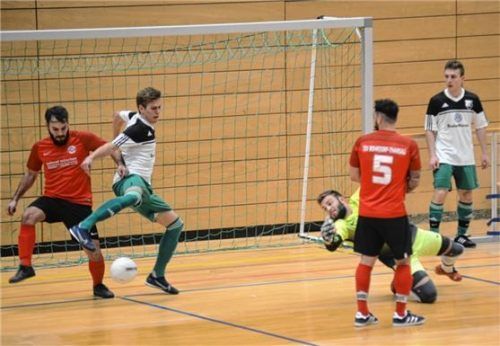 Feldkirchen (in weiß) und Rohrdorf sind in der Vorrunde ausgeschieden. Foto Ruprecht
