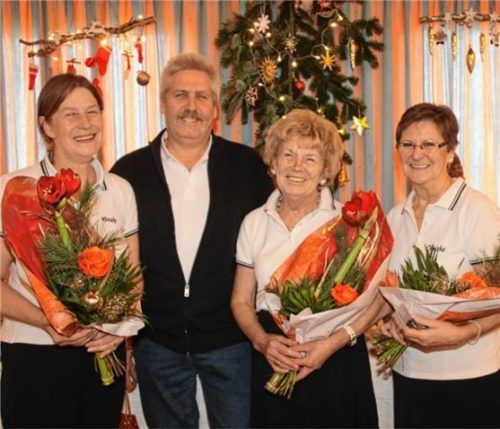 Geehrt wurden Beate Laufmann, Walter Schmid, Maria Kuchler und Christine Sigl (von links). Foto  Neuwirth
