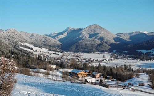 Geht mit gutem Beispiel voran: In Reit im Winkl arbeiten die Touristiker gut mit allen Beteiligten zusammen. Derzeit bereitet man sich auf die Wintersportsaison vor und auf kommende Veranstaltungen.Foto hauser