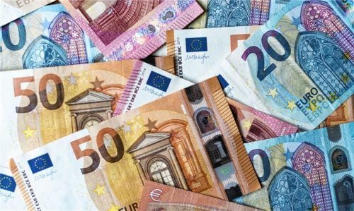 Geld der Gemeindebürger anzulegen ist in Zeiten der Strafzinspolitik für Kämmerer nicht so leicht. Allerdings haben nicht alle Kämmerer das Luxusproblem ihres Stephanskirchner Kollegen. Foto dpa