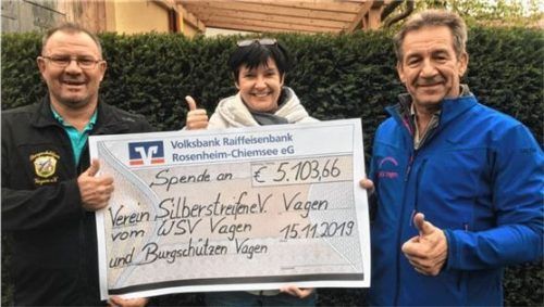 Gemeinsam „ans Ziel“ gekommen sind bei der Spendenüberabgabe Johann Kellerer junior (links) für die Burgschützen, Silberstreifen-Vereinsvorsitzende Sabine Kuhn und WSV-Vorsitzender Josef Mayer. Foto wolf