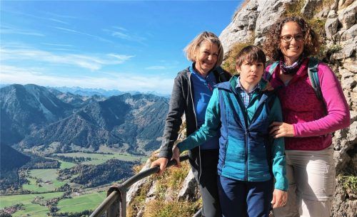 Gemeinsam erklimmen sie jeden Gipfel: Christiane Grotz mit ihren Töchtern Katharina und Juliane (von links).Foto  RE