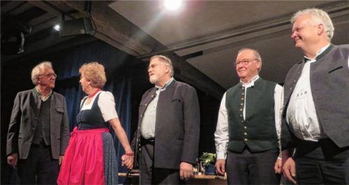 Gerd Anthoff mit dem Mühldorfer Viergesang: Gitti Albert, Reinhard Baumgartner, Reinhard Albert und Toni Sabold (von links). Fotos  rath