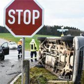 Zu schnell in die Kreuzung – und schon krachts