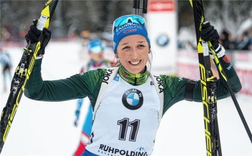 Große Freude bei Franziska Preuß über ihren ersten Weltcup-Sieg – noch dazu in der Heimat in Ruhpolding.Foto dpa