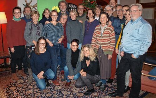 Gut aufgestellt sieht Bürgermeisterkandidatin Martina Thalmayr (Mitte, Dritte von links) die Bewerber der Grünen Liste.Foto  re