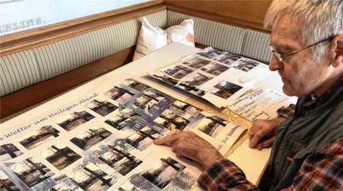 Hannes Rott vor seiner Bilderdokumentation. Seit 1981 fotografiert er jedes Jahr an Heiligabend, wie es in seinem Garten aussieht. Foto  Lagler