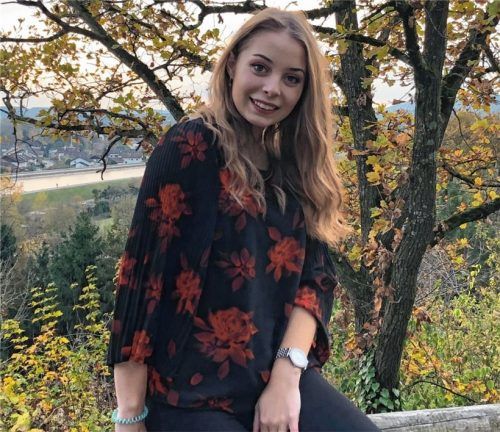 Heute geht es los: Als neues Christkind wird Anda Mayer den Waldkraiburger Christkindlmarkt eröffnen. Foto Privat