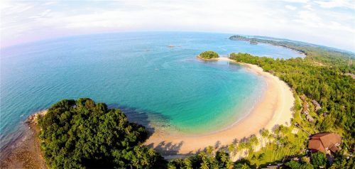 Idyllischer geht es kaum: das exotische Inselparadies Bintan lockt mit kilometerlangen Bilderbuchstränden. Foto Bintan©Wonderful Indonesia