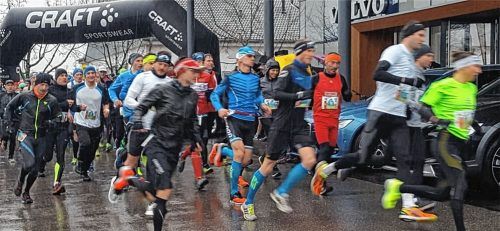 300 Läufer sind im vergangenen Jahr an den Start gegangen, bisher haben sich 176 Läufer für den kommenden Mangfall-Silvester-Lauf angemeldet. Bis zum 31. Dezember kann man sich noch anmelden. Fotos re