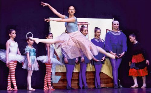 Im „Wintermärchen“ wird eleganter Tanz mit schauspielerischem Können verbunden.Foto R. Troll