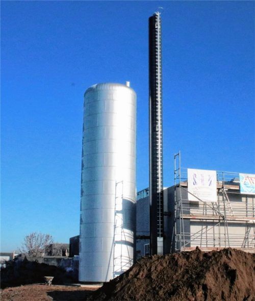 In der zweiten Januarwoche soll das Heizkraftwerk in Betrieb gehen: Es soll zunächst die Neubauten an der Unteren Mangfallstraße sowie den Kindergarten, den Jugendtreff und die Pauline-Thoma-Schule mit Strom versorgen. Foto Riediger