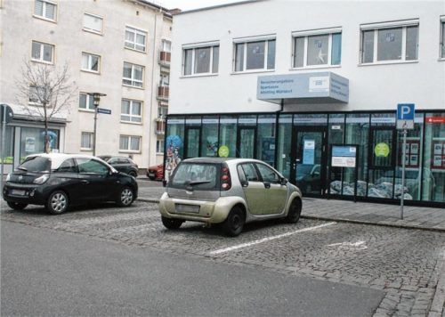 In einem ersten Schritt haben sich drei Standorte für E-Ladesäulen herauskristallisiert. Einer davon ist der Stadtplatz.Foto Maier