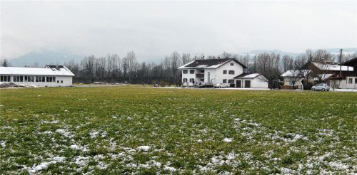 In Gries bei Dettendorf soll demnächst Bauland für Einheimische geschaffen werden. Foto  Mayr