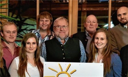 In Rohrdorf im Einsatz für die Freien Wähler Bayern (von links): Anton Schmid, Melanie Höß, Markus Glombitza, Bürgermeisterkandidat Josef Höß, Georg Wagner, Sandra Höß und Robert Weiss.