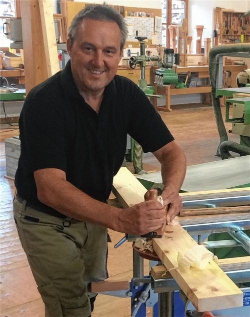 In seinem Einmannbetrieb stellt Schreinermeister Peter Kurz individuelle Möbel her. Seine Handwerkskunst hat sich sogar bis nach Shanghai herumgesprochen.