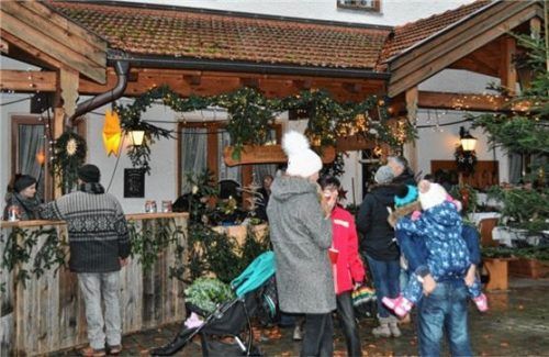 Kulinarisches, aber auch schöne Handarbeitsprodukte wurden angeboten.Fotos eder