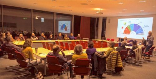 Mehr als 20 Bürger besuchten das Bürgerforum im Kolbermoorer Rathaus und diskutierten über Europa. Foto re