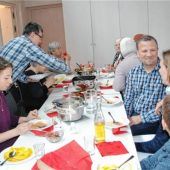 Eintopfessen in guter Gemeinschaft