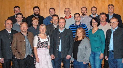 Mit diesem Team will die CSU in Rohrdorf punkten. Martin Stuffer (Vierter von links, vordere Reihe) kandidiert – wie berichtet – für das Bürgermeisteramt.Foto re