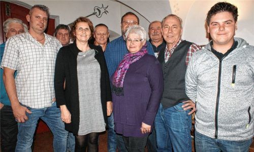 Mit diesen Gemeinderatskandidaten geht die Bayernpartei in den Wahlkampf. Nicht auf dem Foto sind Barbara und Alois Buchstaller sowie Cornelia Huber. Foto vom Dorp