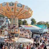 Hitlergruß gezeigt und einen Polizisten attackiert