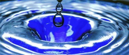 Nur noch kläglich tropfte das Trinkwasser in den vergangenen Wochen aus einigen Brunnen im Außenbereich in Oberneukirchen. Das liegt daran, dass die Grundwasserbildung in den vergangenen Jahren um 26 Prozent zurückgegangen ist. Jetzt will die Gemeinde eine zentrale Wasserversorgung im Außenbereich planen. Foto  DPA