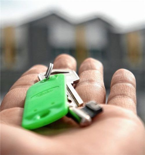 Nur wenn eine Immobilie den individuellen Bedarfs- und Finanzcheck besteht, sollten Interessenten sich den Kauf überlegen. Foto RE