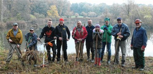 Packten mit an (von links): Herbert Kowatsch, Katharina Meidinger, Paul Werner, Michael Werner, Jürgen Paris, Klaus Dehler, Hannah Dienersberger, Martin Dienersberger, Michael Krämer und Josef Schrödl. Foto re