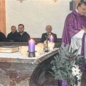 Pfarrer segnet Stephanihafer