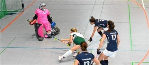 Regina Lindner scheiterte bei ihrem Torschuss an der Stuttgarter Torfrau.