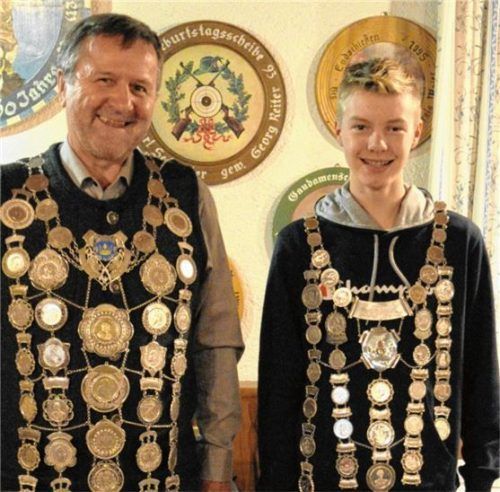 Richard Wimmer (links) und Moritz Brandl „regieren“ bei der FSG Kraiburg. Foto bachmaier
