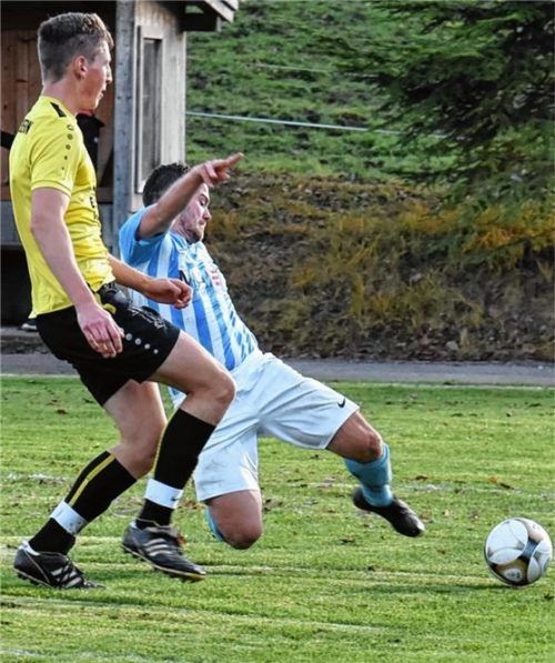 Riederings Michael Hanisch mit vollem Einsatz im Heimspiel gegen den TSV Neubeuern (Endstand 2:0).Foto Hofmann
