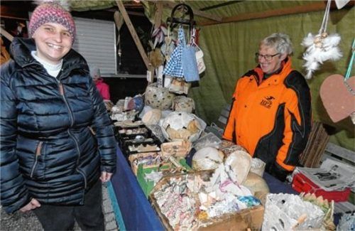 Rund 20 Fieranten boten ein umfangreiches Sortiment an Waren für die Besucher des Adventsmarktes an. Fotos Müller