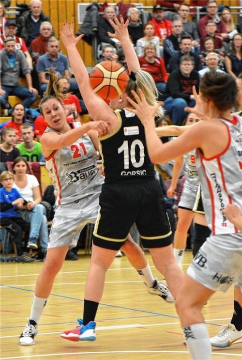 Schöner Pass von Svenja Brunckhorst, der zum Korberfolg führte. Fotos  Hörndl